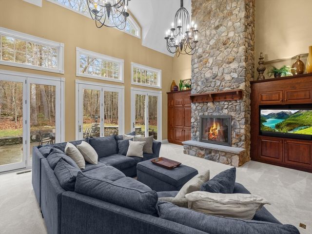 14 Olde Hickory Path, Westborough, MA 01581