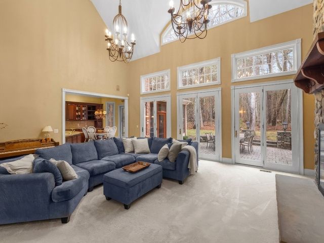 14 Olde Hickory Path, Westborough, MA 01581