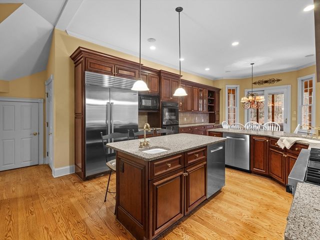 14 Olde Hickory Path, Westborough, MA 01581