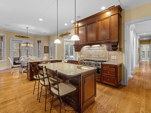 14 Olde Hickory Path, Westborough, MA 01581