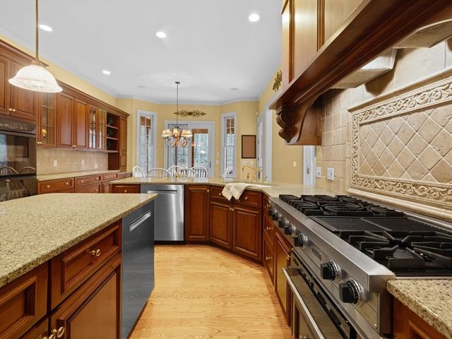 14 Olde Hickory Path, Westborough, MA 01581
