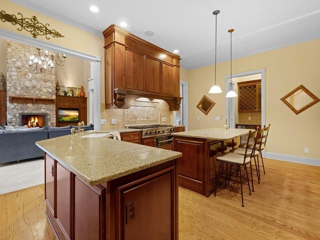 14 Olde Hickory Path, Westborough, MA 01581