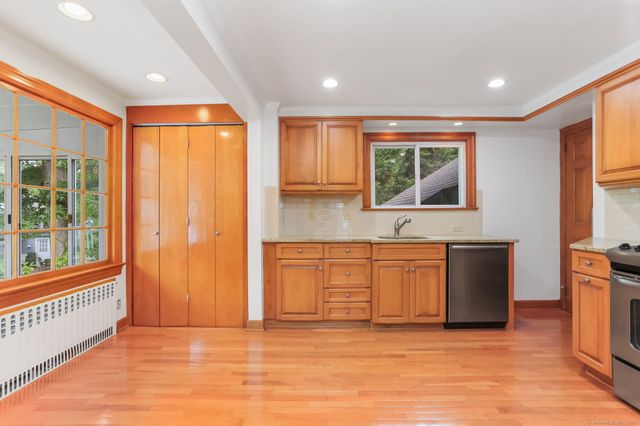 5 Hunter Street, Greenwich, CT 06870
