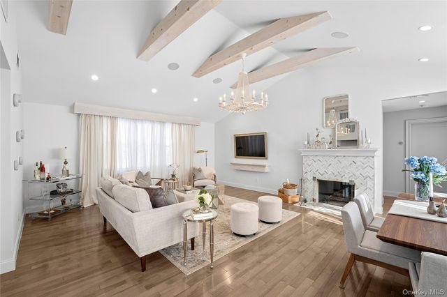 11 Huckleberry Lane E, Hampton Bays, NY 11946