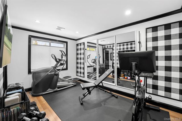 11 Huckleberry Lane E, Hampton Bays, NY 11946