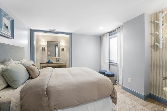 11 Huckleberry Lane E, Hampton Bays, NY 11946