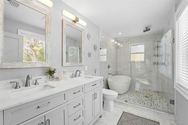 11 Huckleberry Lane E, Hampton Bays, NY 11946