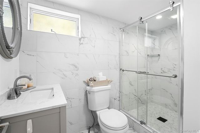 11 Huckleberry Lane E, Hampton Bays, NY 11946