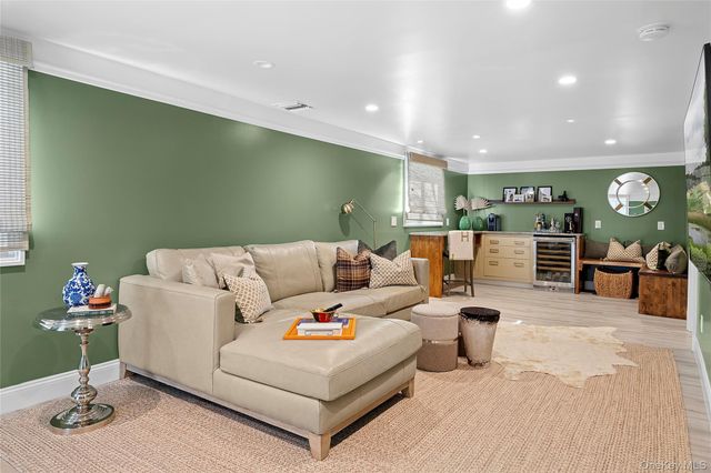 11 Huckleberry Lane E, Hampton Bays, NY 11946