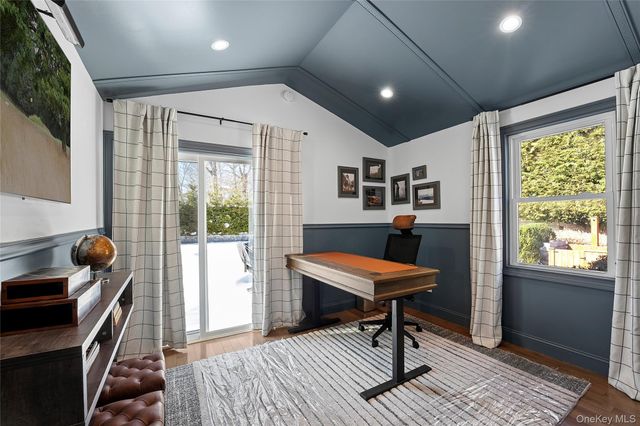 11 Huckleberry Lane E, Hampton Bays, NY 11946