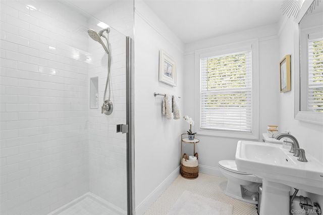 11 Huckleberry Lane E, Hampton Bays, NY 11946