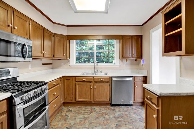 61 Hillside Lane, Mobile, AL 36608