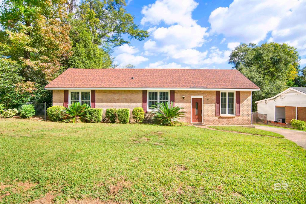 61 Hillside Lane, Mobile, AL 36608