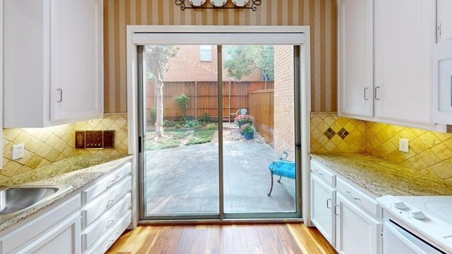 5734 Remington Park Square, Dallas, TX 75252