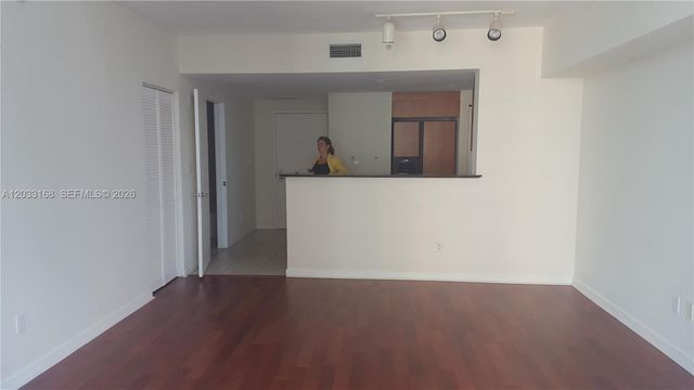 335 S Biscayne Boulevard 2106, Miami, FL 33131