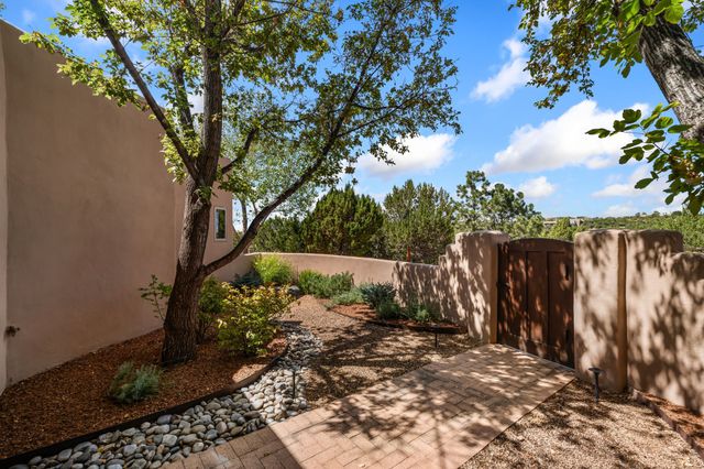 95 Bluestem, Santa Fe, NM 87506