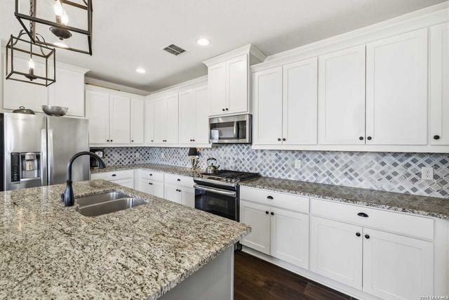 1073 Roanoke, Kerrville, TX 78028