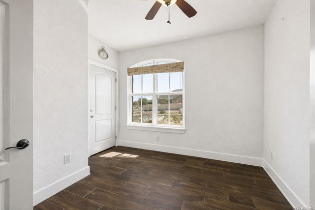 1073 Roanoke, Kerrville, TX 78028