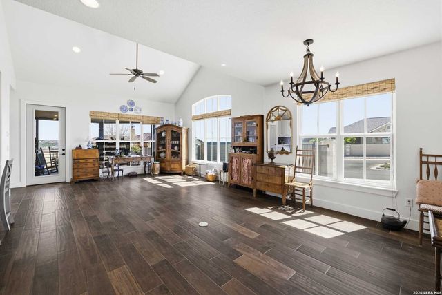 1073 Roanoke, Kerrville, TX 78028