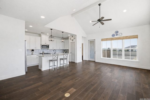 1073 Roanoke, Kerrville, TX 78028