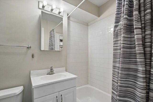 5646 N Kenmore Avenue 2A, Chicago, IL 60660