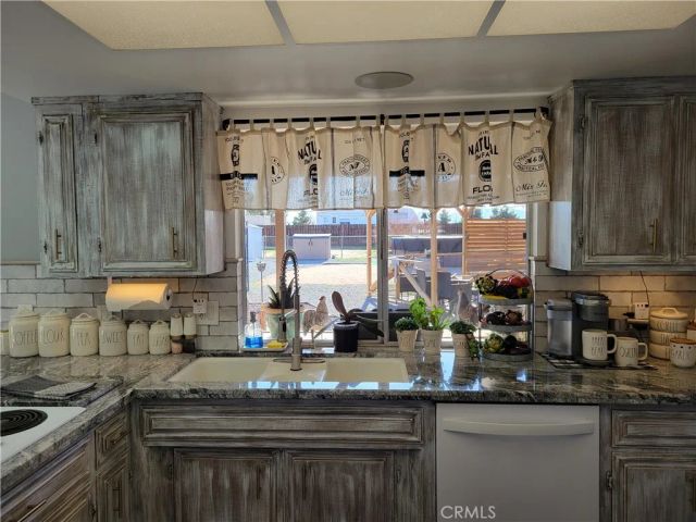 21535 Pine Ridge, Apple Valley, CA 92307