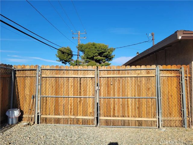 21535 Pine Ridge, Apple Valley, CA 92307