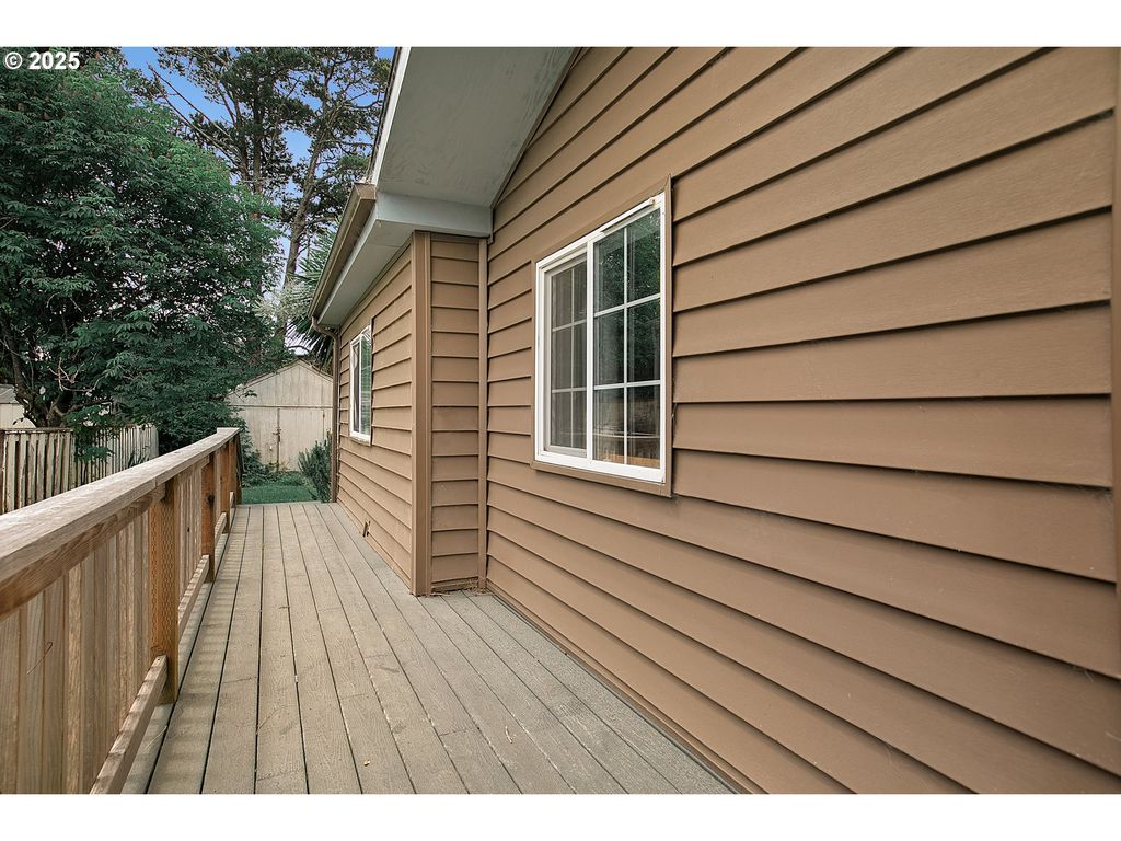 13760 Nw PALI St, Seal Rock, OR 97376