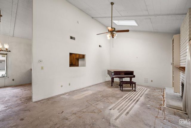 5900 Kirkside Drive C, Bakersfield, CA 93309