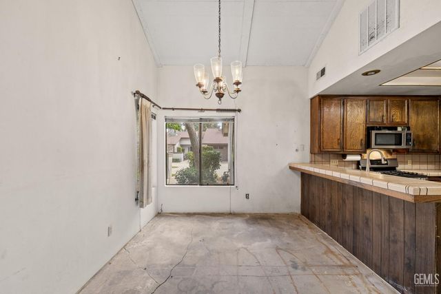 5900 Kirkside Drive C, Bakersfield, CA 93309