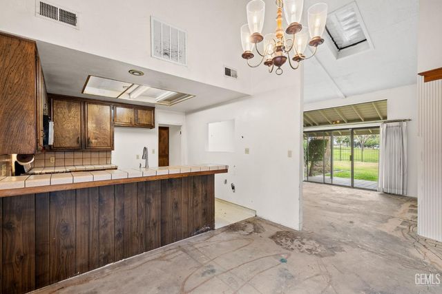 5900 Kirkside Drive C, Bakersfield, CA 93309