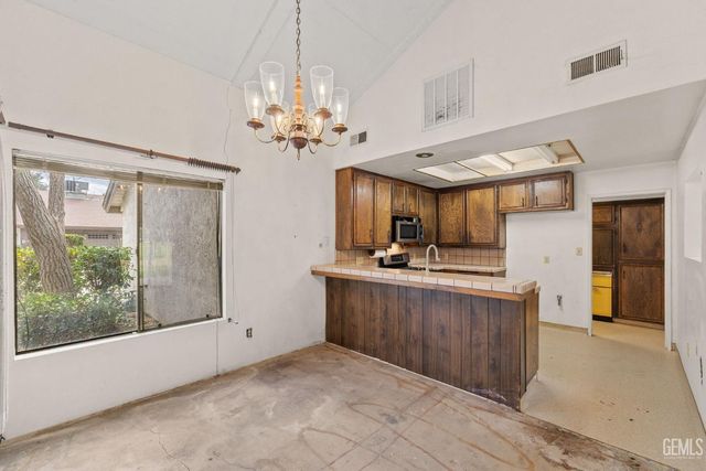 5900 Kirkside Drive C, Bakersfield, CA 93309