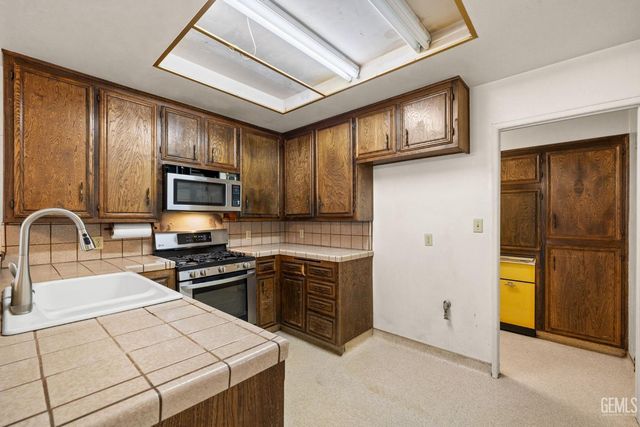 5900 Kirkside Drive C, Bakersfield, CA 93309