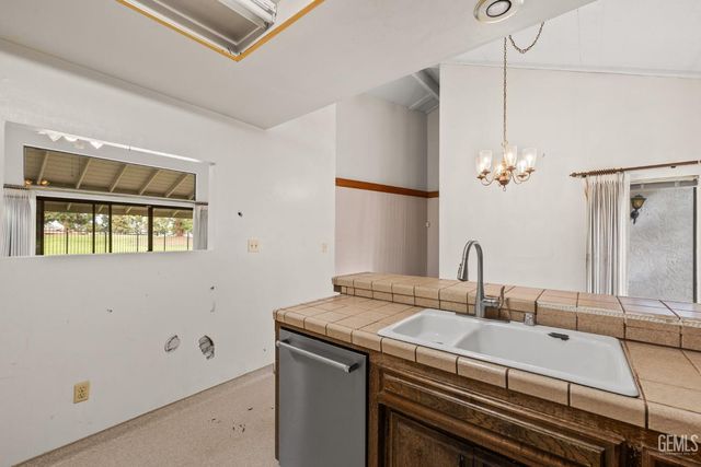 5900 Kirkside Drive C, Bakersfield, CA 93309