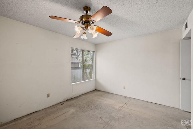 5900 Kirkside Drive C, Bakersfield, CA 93309