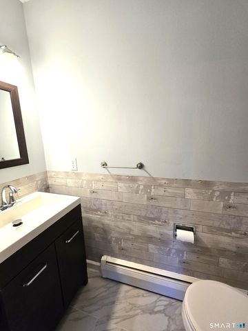 7 Staunton Court E, Farmington, CT 06032