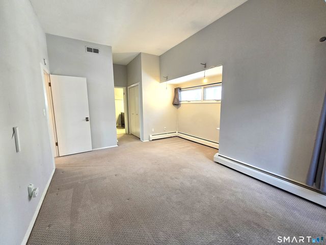 7 Staunton Court E, Farmington, CT 06032