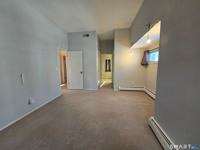 7 Staunton Court E, Farmington, CT 06032