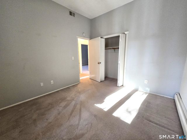 7 Staunton Court E, Farmington, CT 06032