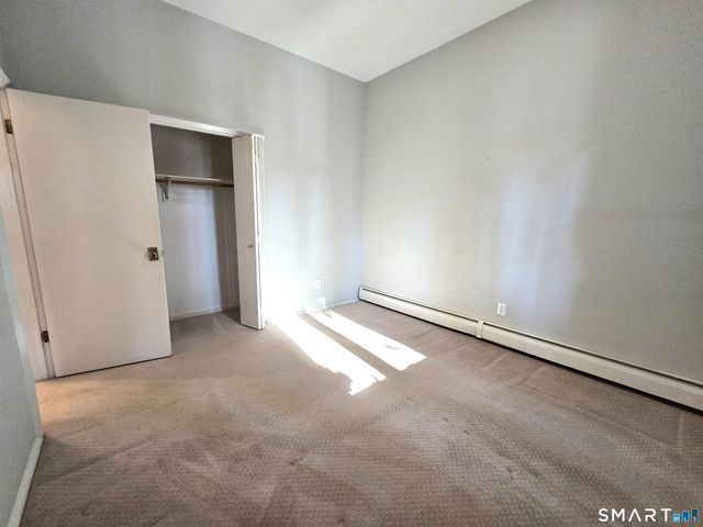 7 Staunton Court E, Farmington, CT 06032