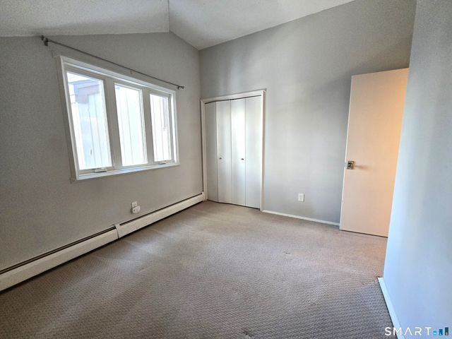 7 Staunton Court E, Farmington, CT 06032