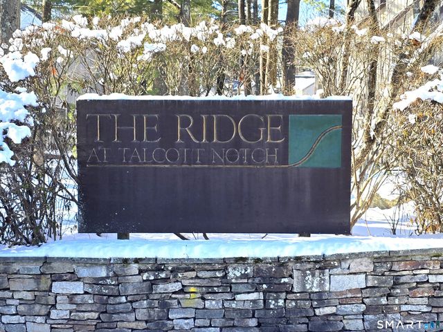 7 Staunton Court E, Farmington, CT 06032