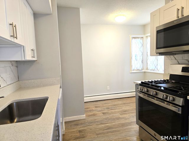 7 Staunton Court E, Farmington, CT 06032