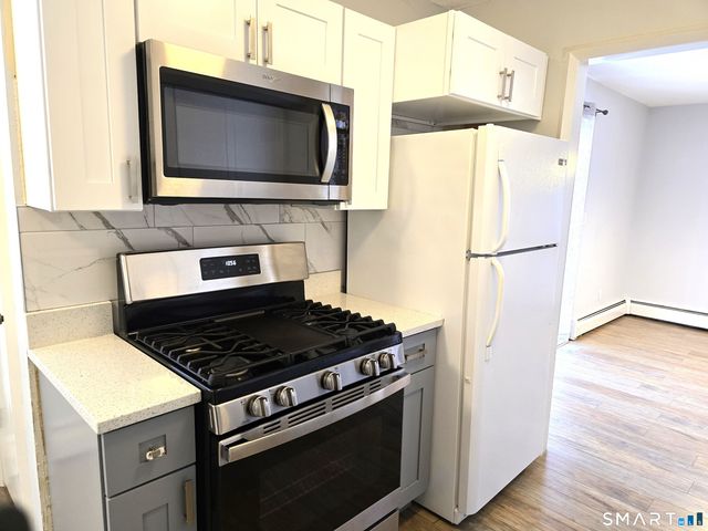 7 Staunton Court E, Farmington, CT 06032