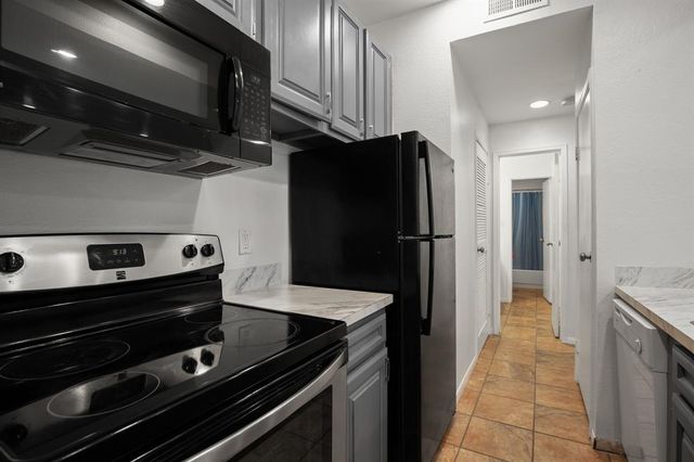 2217 W San Gabriel ST 304, Austin, TX 78705