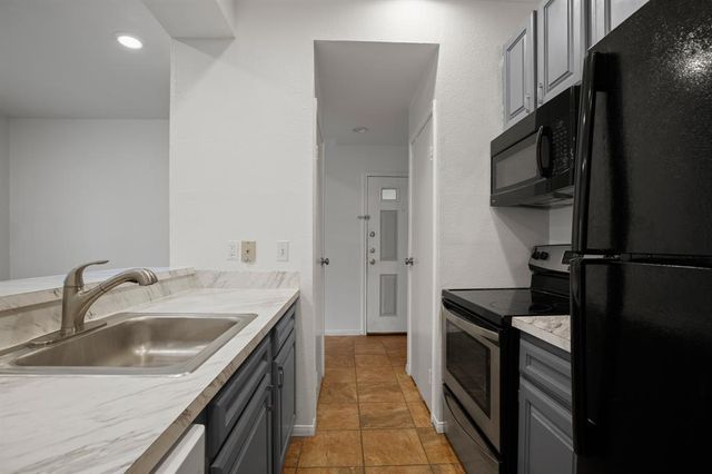 2217 W San Gabriel ST 304, Austin, TX 78705