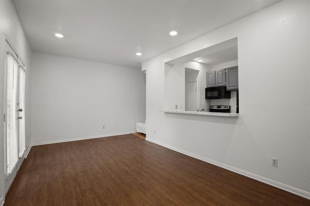 2217 W San Gabriel ST 304, Austin, TX 78705