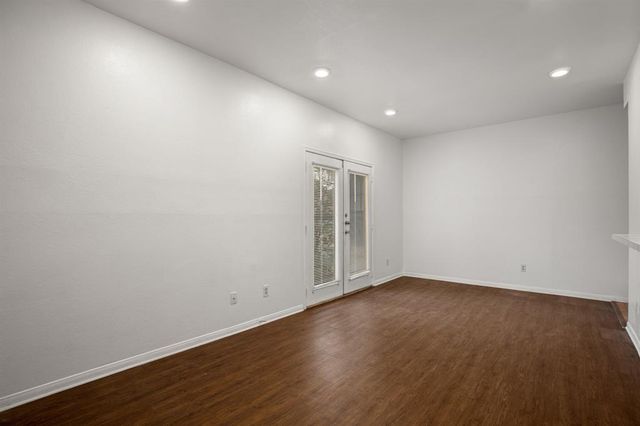 2217 W San Gabriel ST 304, Austin, TX 78705