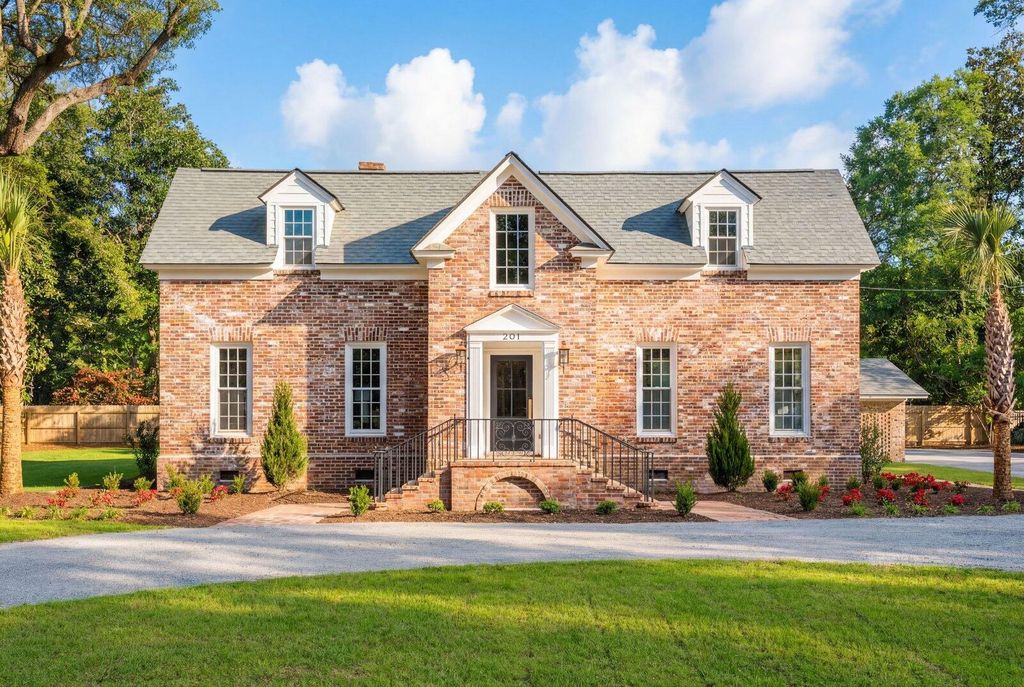 Image 1 of property listing at 201 Tea Farm Road, Summerville, SC 29483