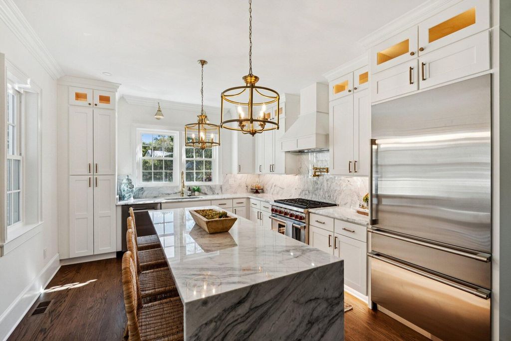 Image 13 of property listing at 201 Tea Farm Road, Summerville, SC 29483